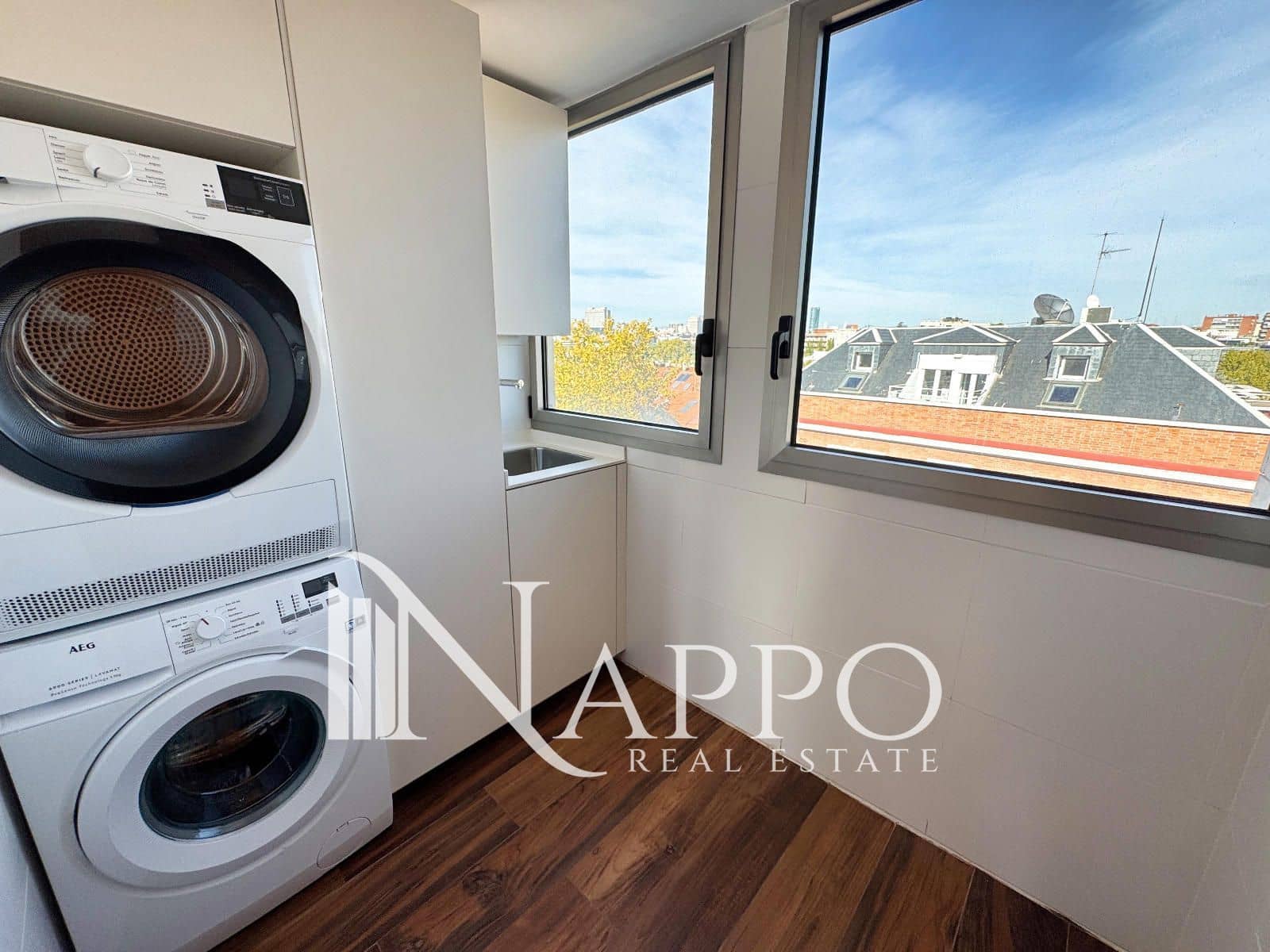 4 quarto Penthouse para arrendar em Madrid cidade com piscina garagem - 9 900 € (Ref: 9392072)