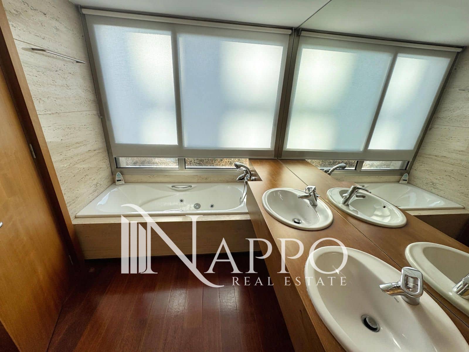 4 quarto Penthouse para arrendar em Madrid cidade com piscina garagem - 9 900 € (Ref: 9392072)