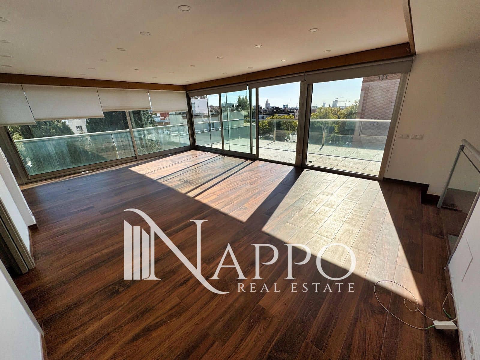 4 quarto Penthouse para arrendar em Madrid cidade com piscina garagem - 9 900 € (Ref: 9392072)