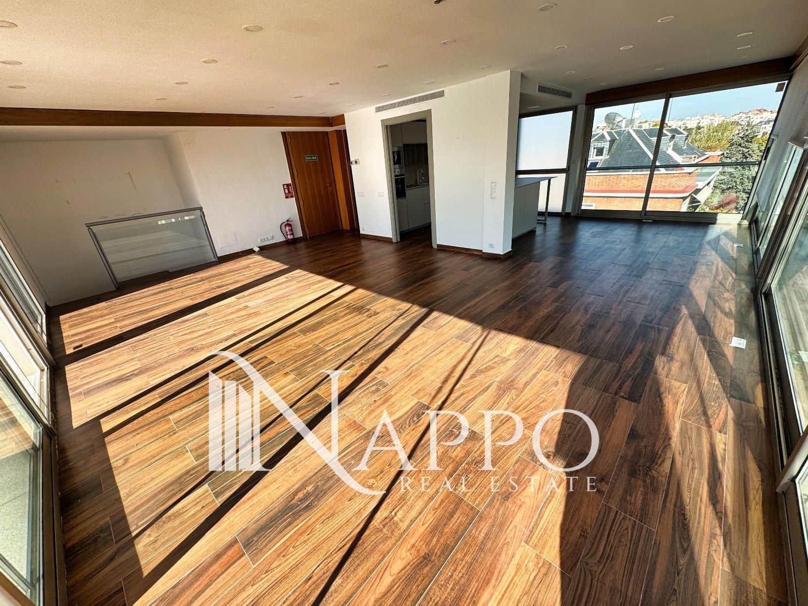 4 quarto Penthouse para arrendar em Madrid cidade com piscina garagem - 9 900 € (Ref: 9392072)