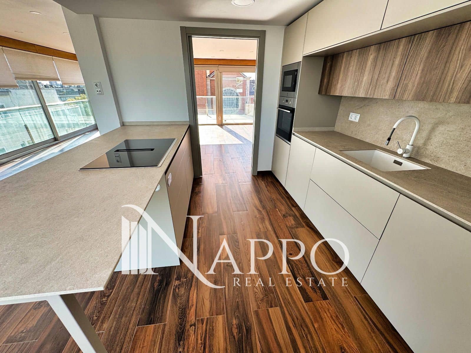 4 quarto Penthouse para arrendar em Madrid cidade com piscina garagem - 9 900 € (Ref: 9392072)