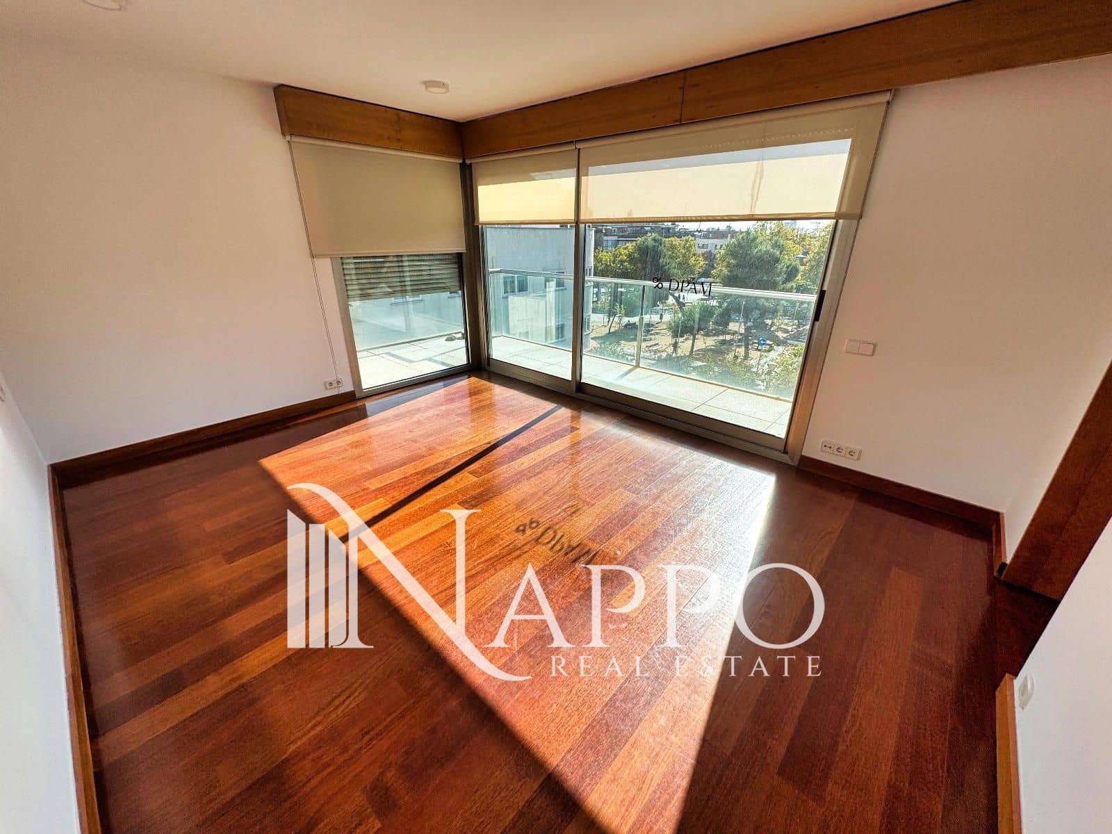 4 quarto Penthouse para arrendar em Madrid cidade com piscina garagem - 9 900 € (Ref: 9392072)