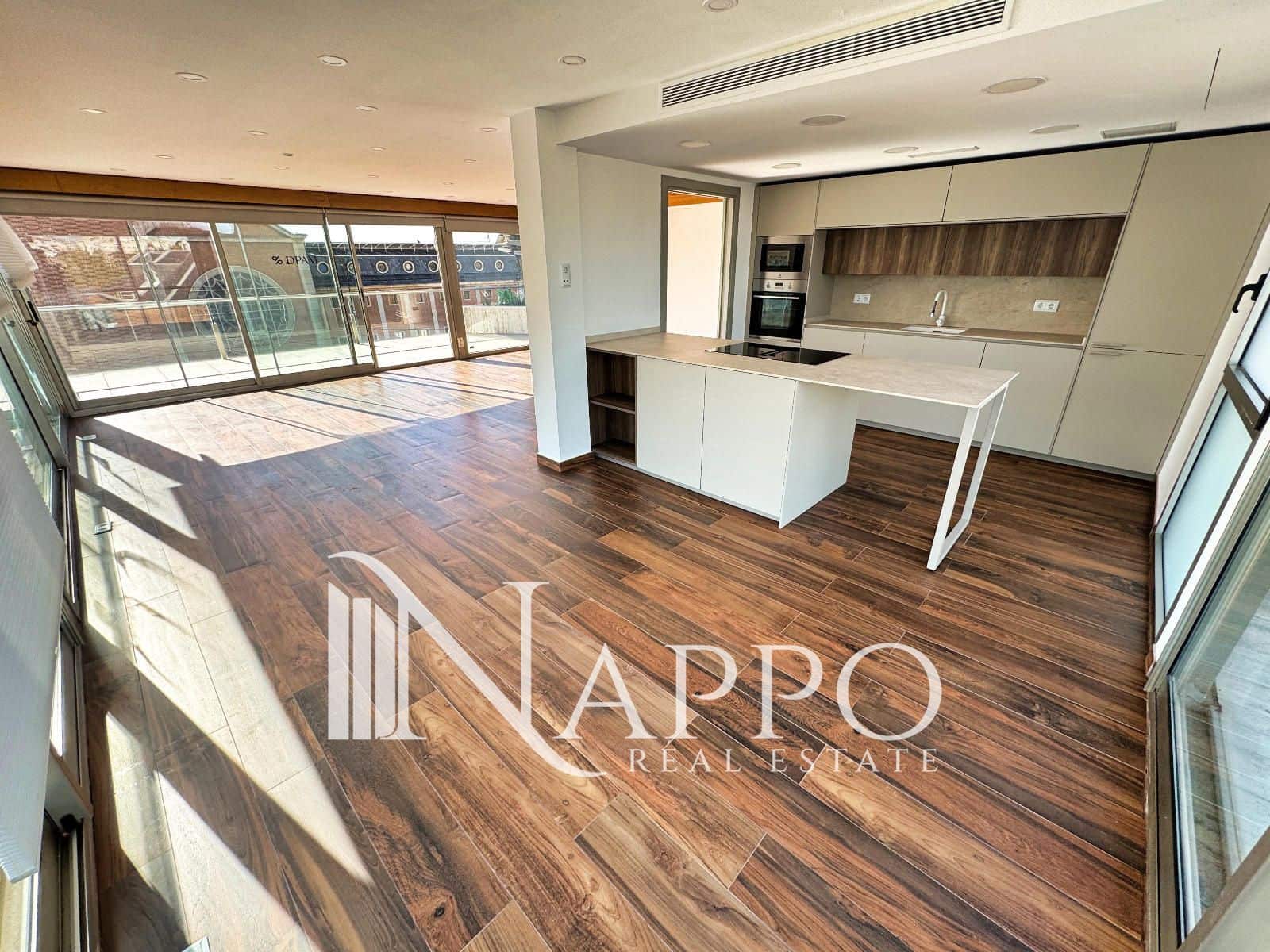 4 quarto Penthouse para arrendar em Madrid cidade com piscina garagem - 9 900 € (Ref: 9392072)