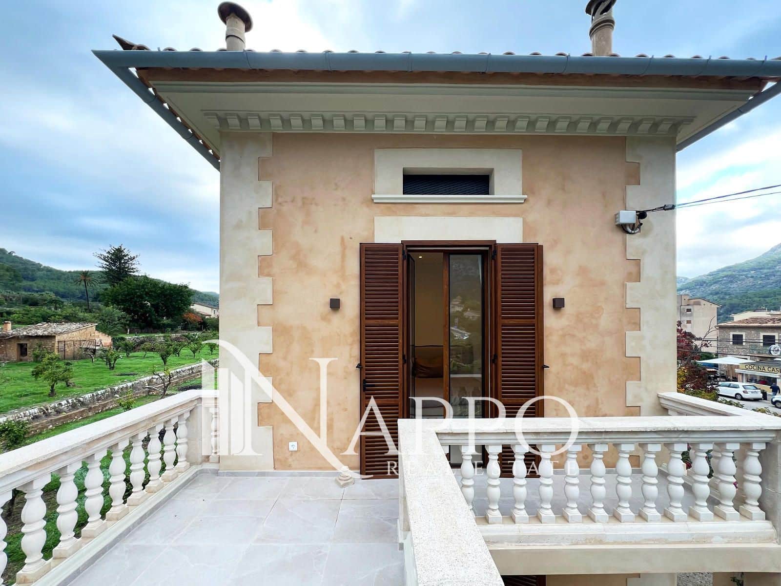 5 bedroom Villa for sale in Soller with garage - € 870,000 (Ref: 9400154)