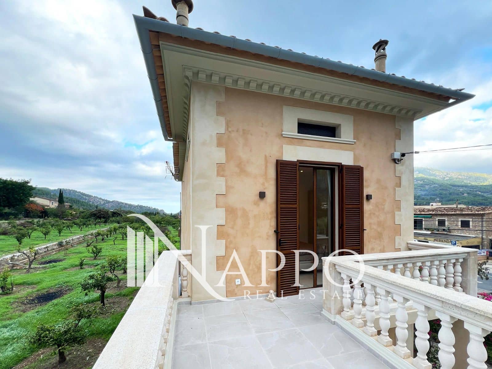 5 bedroom Villa for sale in Soller with garage - € 870,000 (Ref: 9400154)