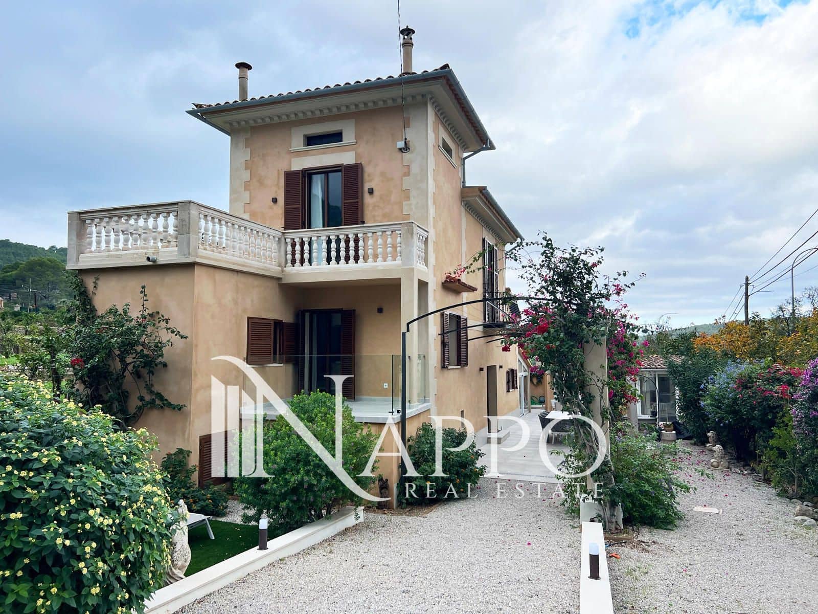 5 bedroom Villa for sale in Soller with garage - € 870,000 (Ref: 9400154)