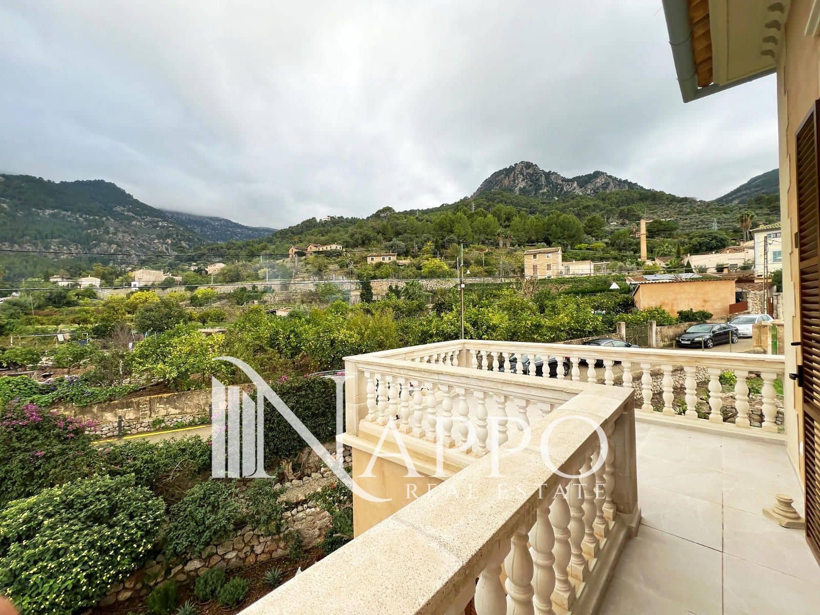 5 bedroom Villa for sale in Soller with garage - € 870,000 (Ref: 9400154)