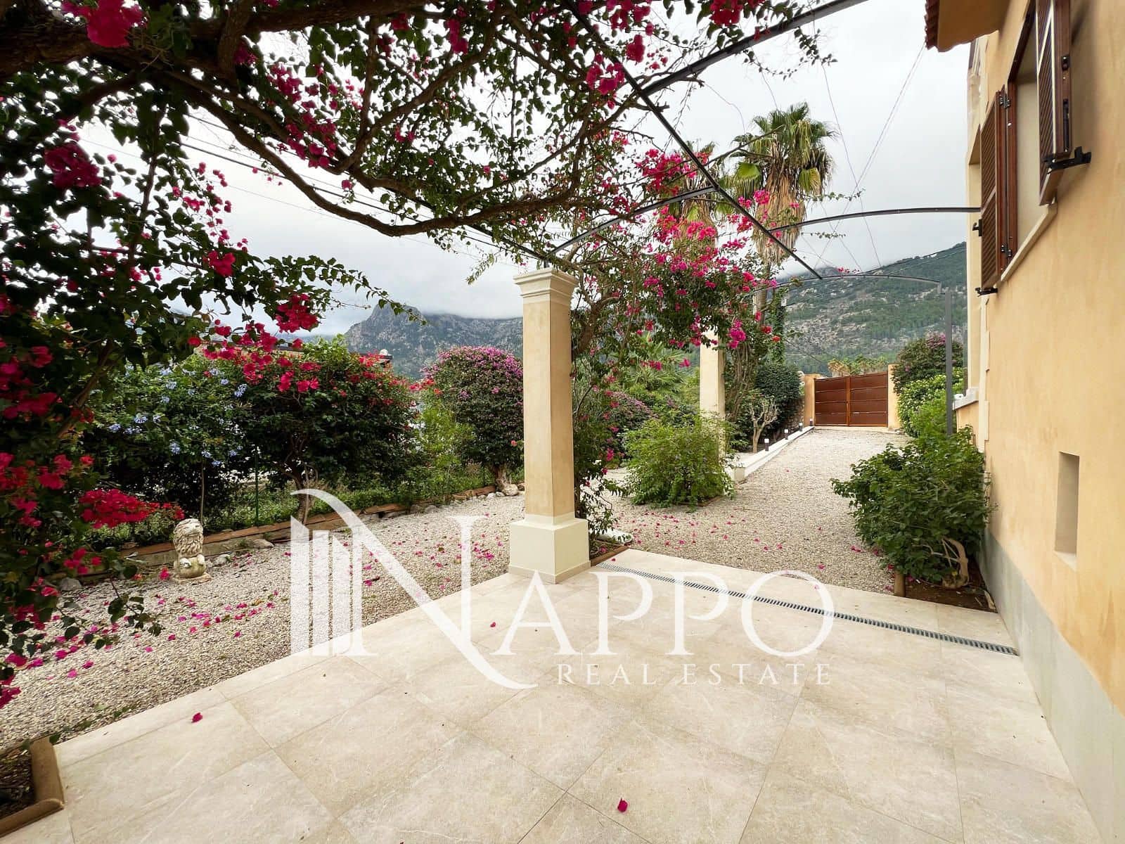 5 bedroom Villa for sale in Soller with garage - € 870,000 (Ref: 9400154)