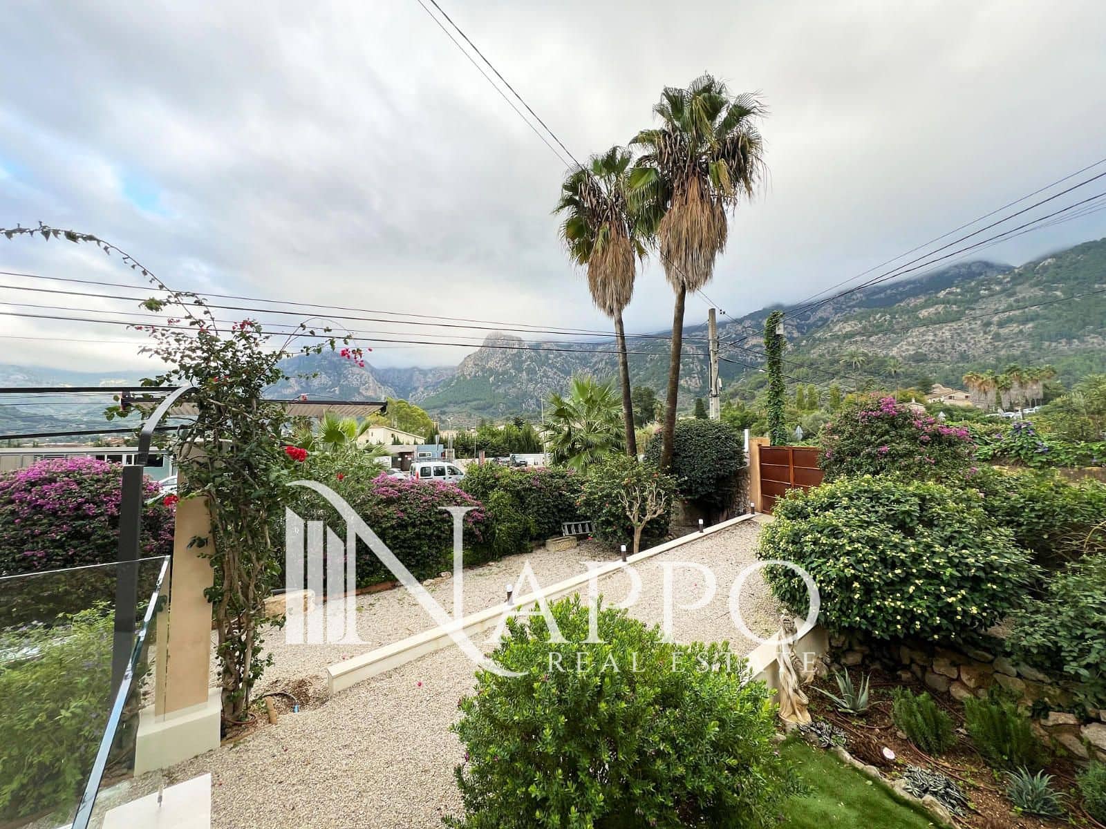 5 bedroom Villa for sale in Soller with garage - € 870,000 (Ref: 9400154)