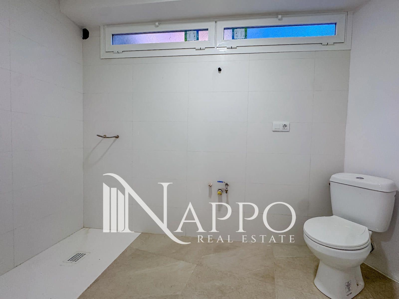 4 bedroom Flat for sale in Cala Mayor with pool - € 445,000 (Ref: 9404671)