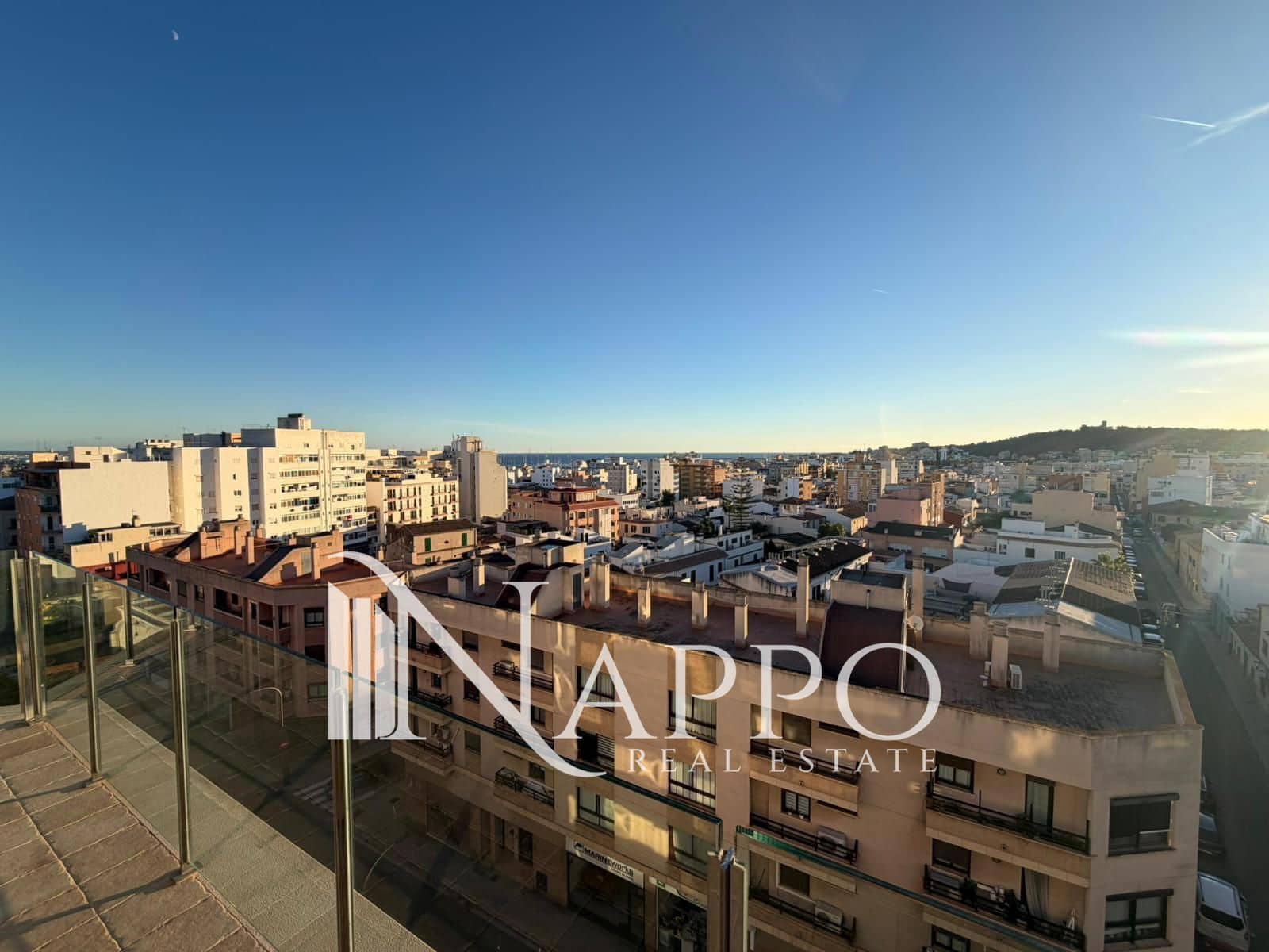 2 soverom Penthouse til leie i Palma de Mallorca med garasje - € 2 000 (Ref: 9426224)