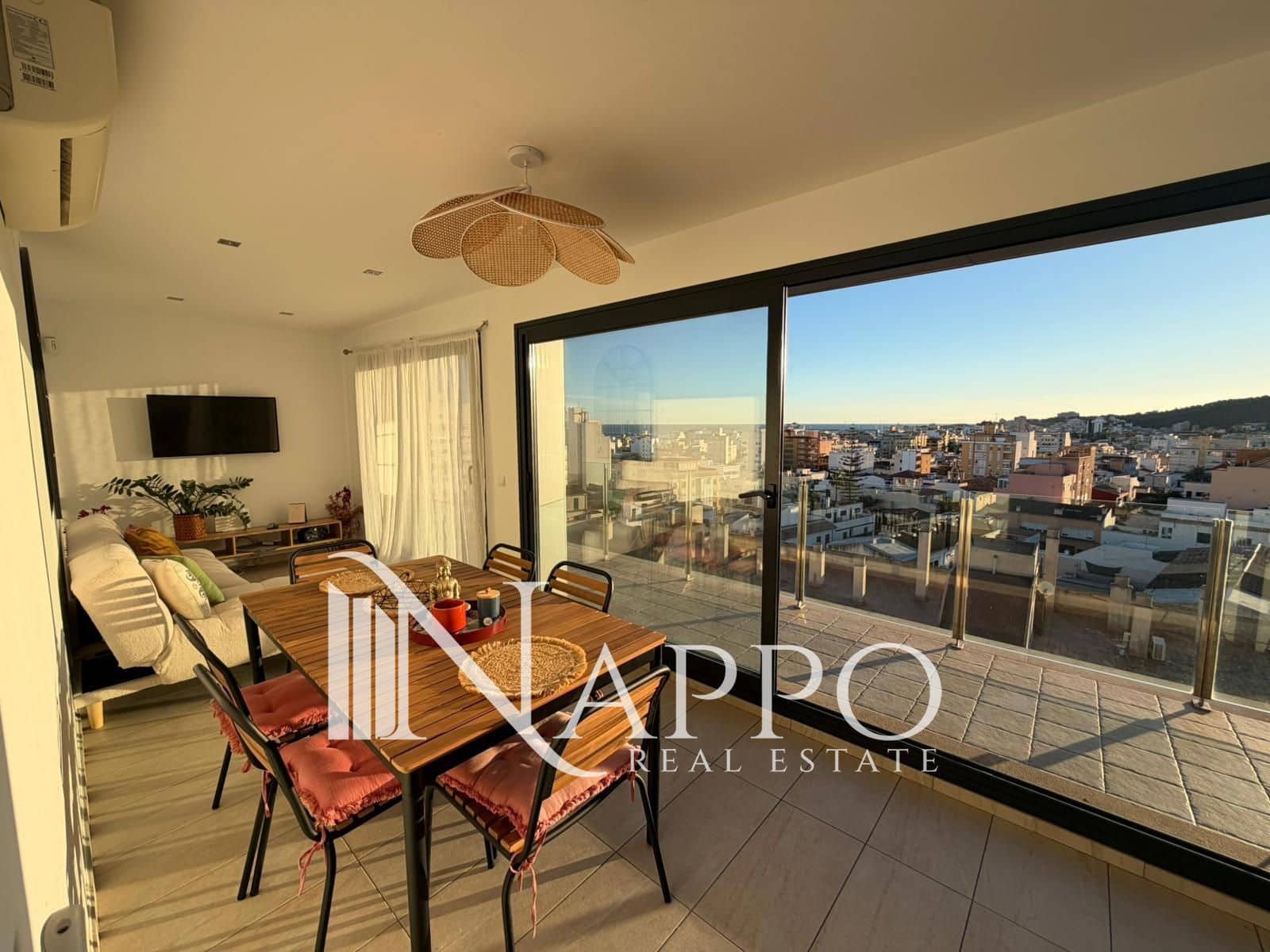 2 soverom Penthouse til leie i Palma de Mallorca med garasje - € 2 000 (Ref: 9426224)