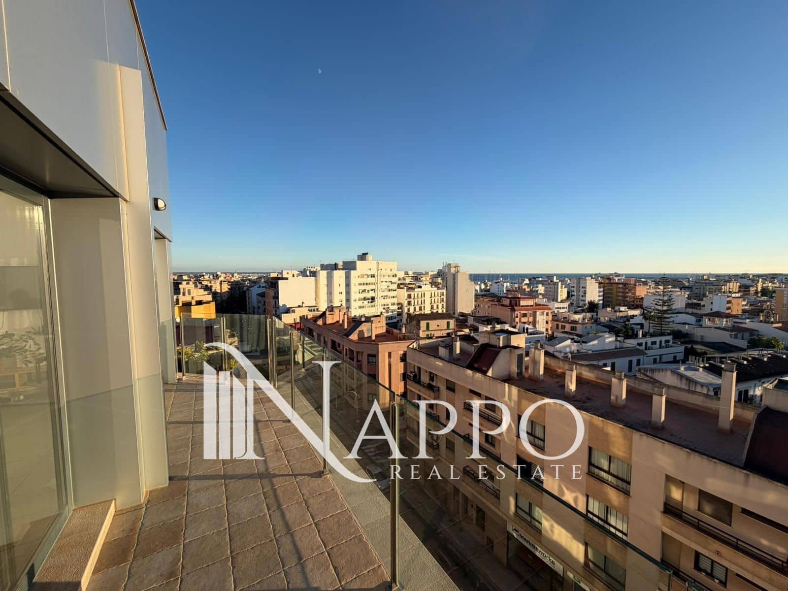 2 soverom Penthouse til leie i Palma de Mallorca med garasje - € 2 000 (Ref: 9426224)