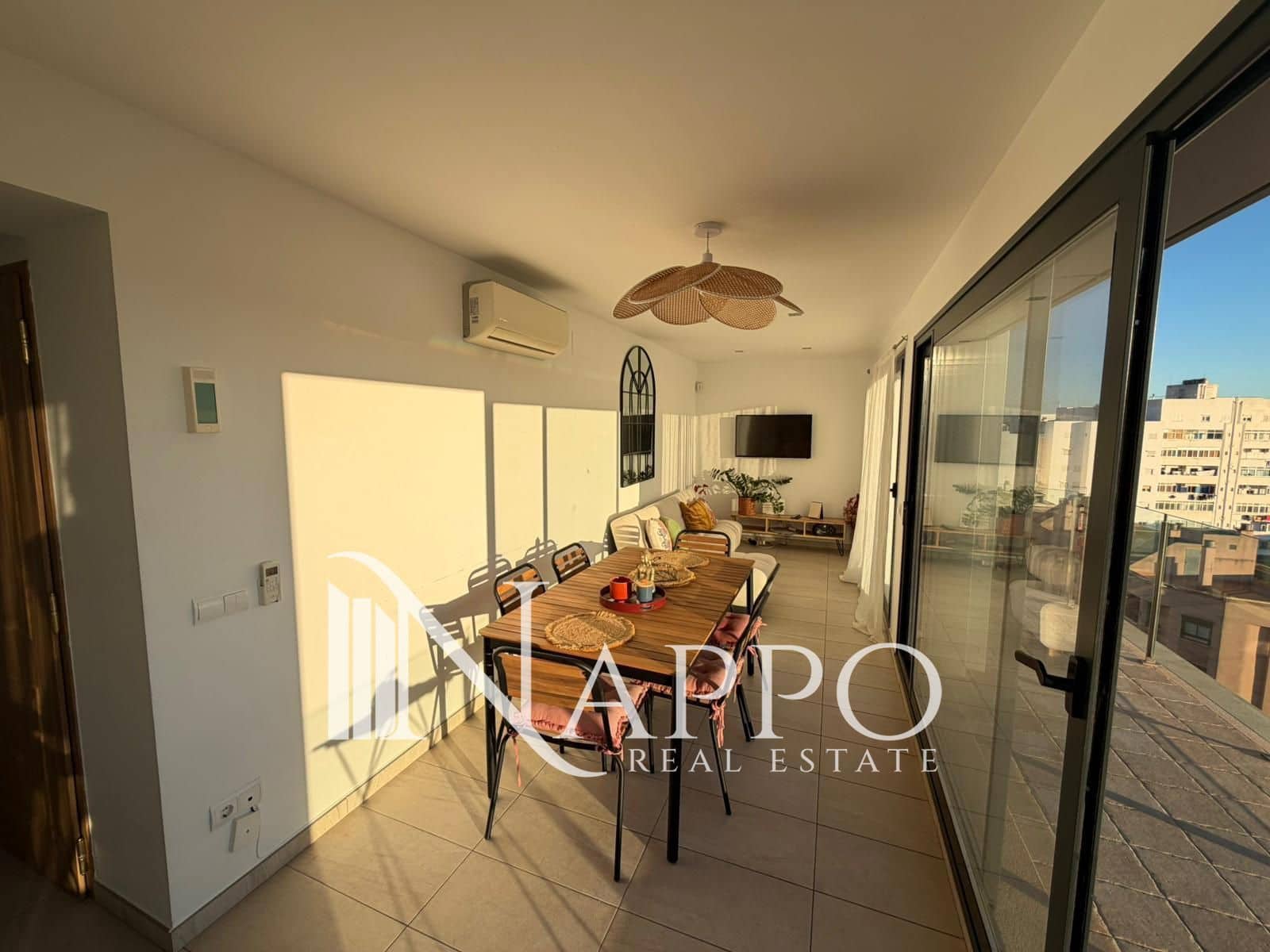 2 soverom Penthouse til leie i Palma de Mallorca med garasje - € 2 000 (Ref: 9426224)