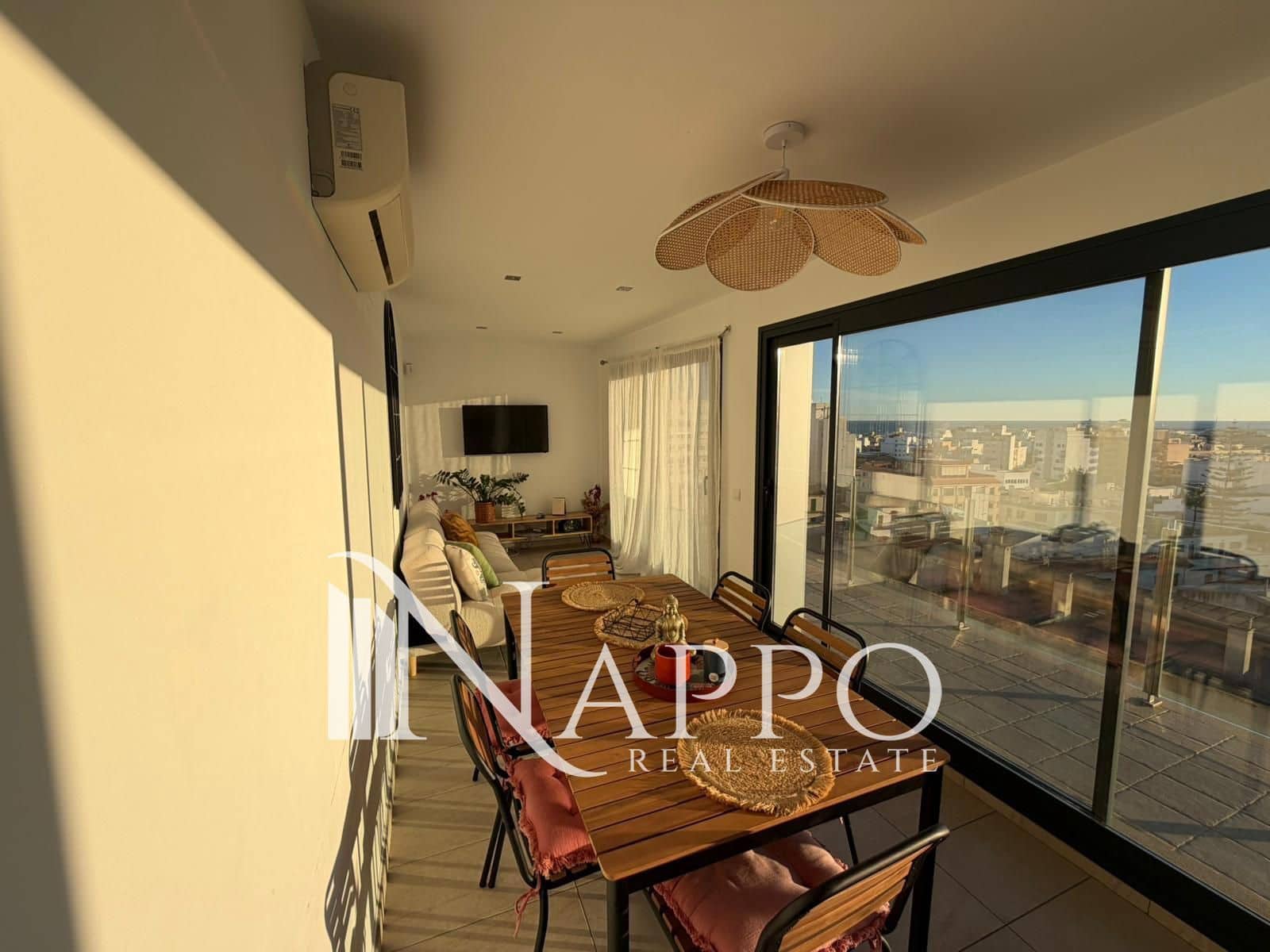 2 soverom Penthouse til leie i Palma de Mallorca med garasje - € 2 000 (Ref: 9426224)