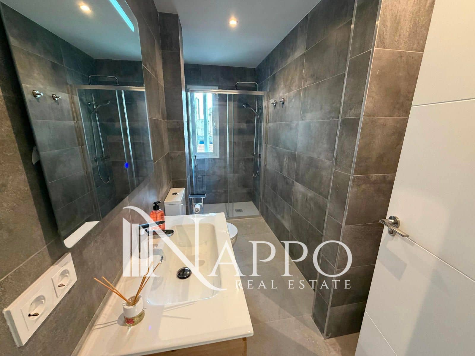 2 bedroom Flat for rent in Palma de Mallorca - € 1,400 (Ref: 9432540)