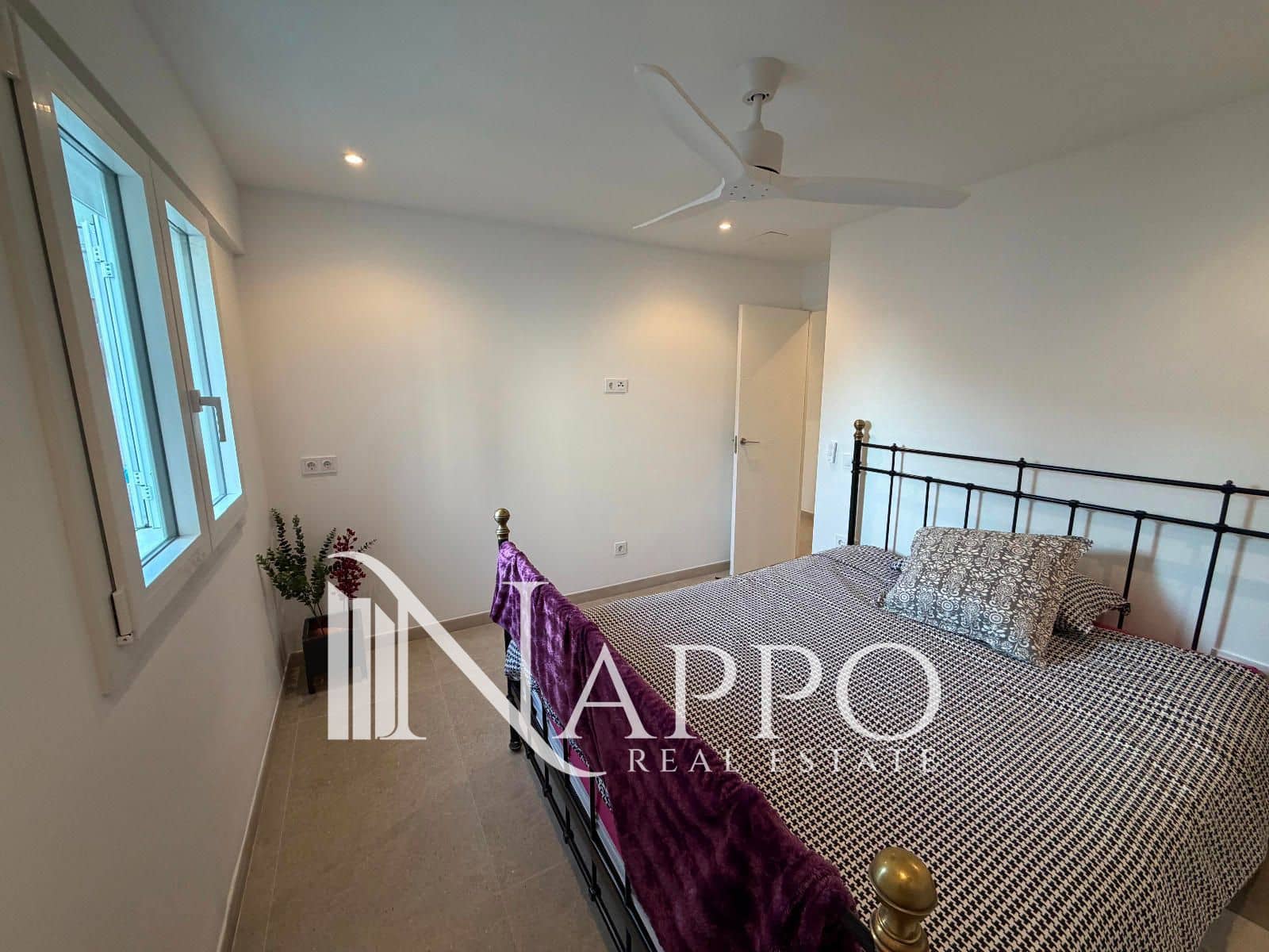 2 bedroom Flat for rent in Palma de Mallorca - € 1,400 (Ref: 9432540)