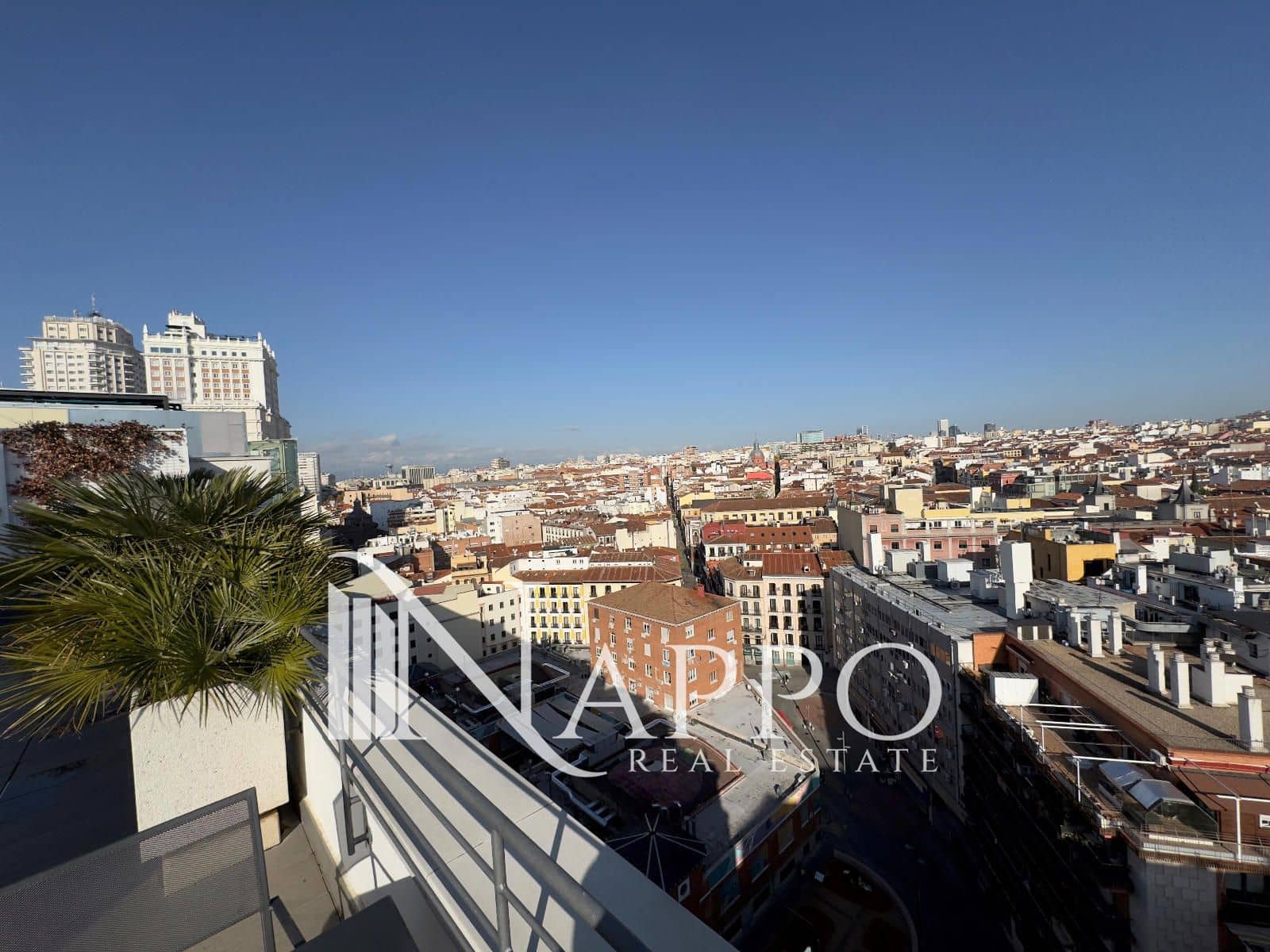 2 bedroom Flat for sale in Madrid city with pool garage - € 1,279,000 (Ref: 9451721)