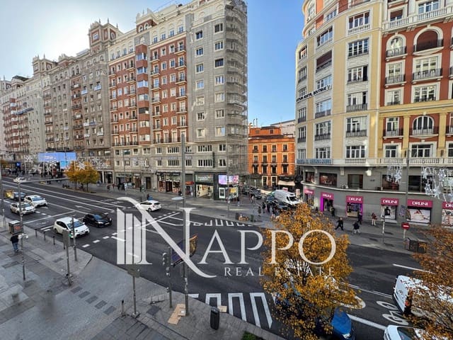 Piso de 2 habitaciones en Centro, Madrid ciudad en venta con piscina garaje - 1.279.000 € (Ref: 9451721)