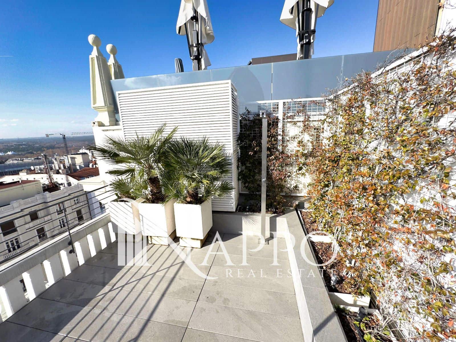 2 bedroom Flat for sale in Madrid city with pool garage - € 1,279,000 (Ref: 9451721)