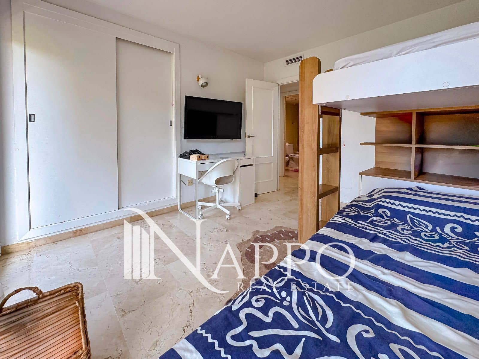 3 bedroom Flat for sale in Palma de Mallorca with garage - € 629,000 (Ref: 9483597)