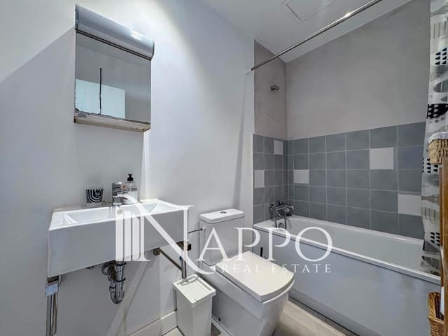 Piso de 3 habitaciones en Sant Nicolau, Palma de Mallorca en alquiler con garaje - 2.300 € (Ref: 9483606)