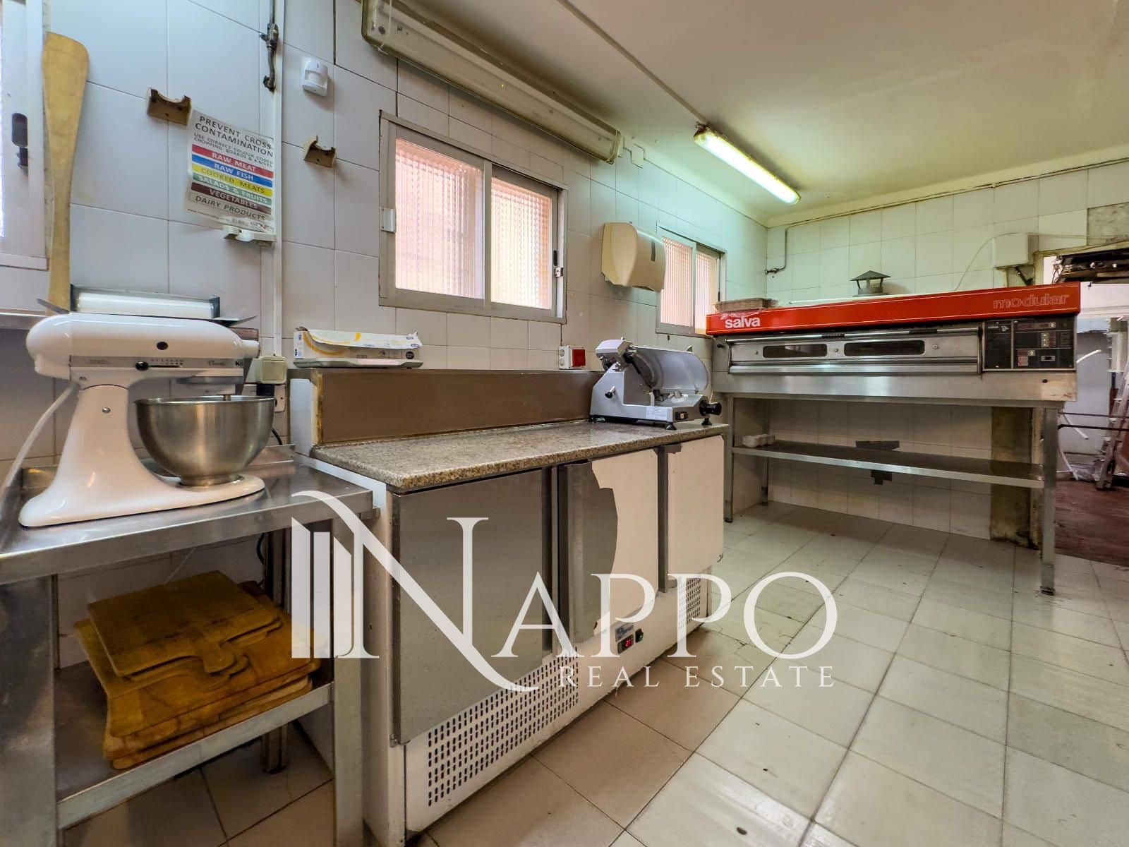 Commercial for rent in Cala Mayor - € 1,900 (Ref: 9500088)