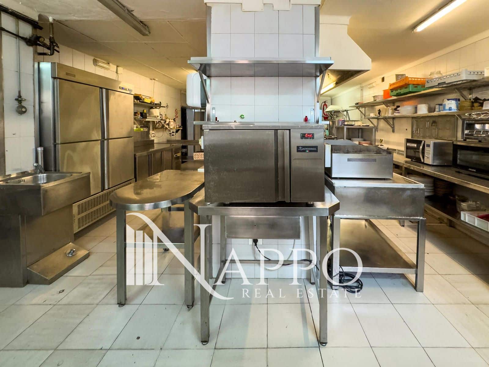 Commercial for rent in Cala Mayor - € 1,900 (Ref: 9500088)