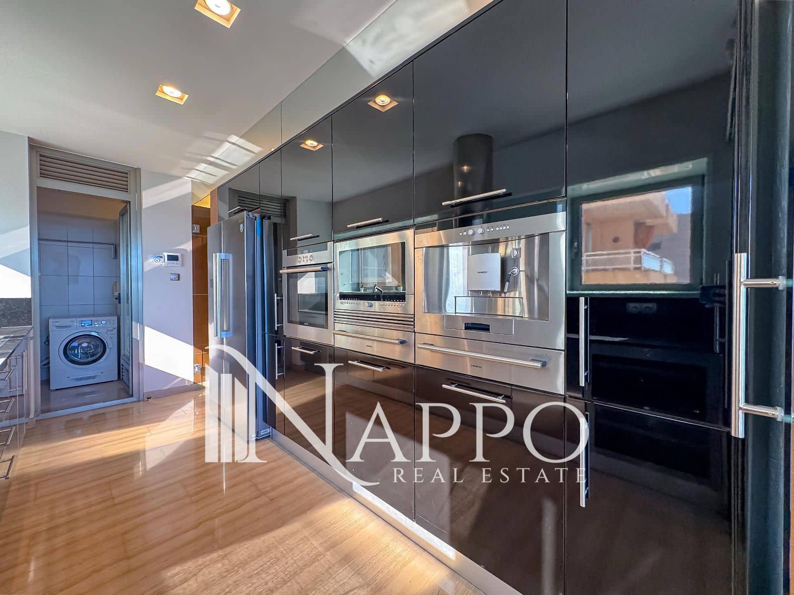 3 bedroom Flat for sale in Palma de Mallorca with garage - € 850,000 (Ref: 9500390)