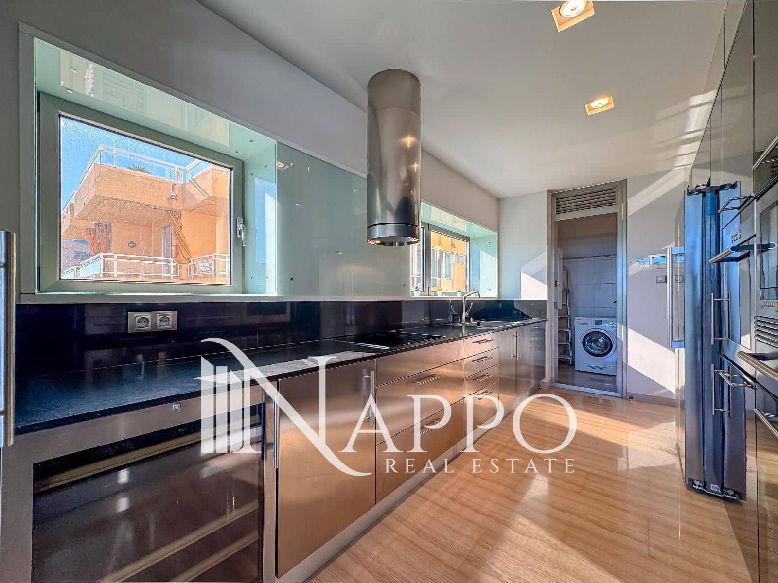 3 bedroom Flat for sale in Palma de Mallorca with garage - € 850,000 (Ref: 9500390)