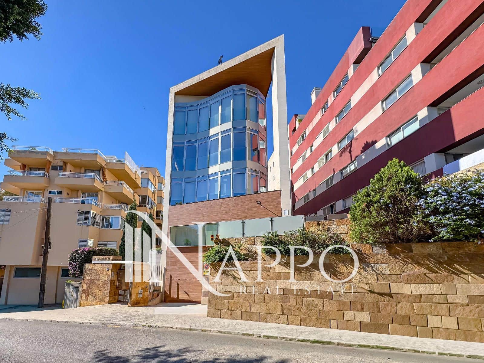 3 bedroom Flat for sale in Palma de Mallorca with garage - € 850,000 (Ref: 9500390)