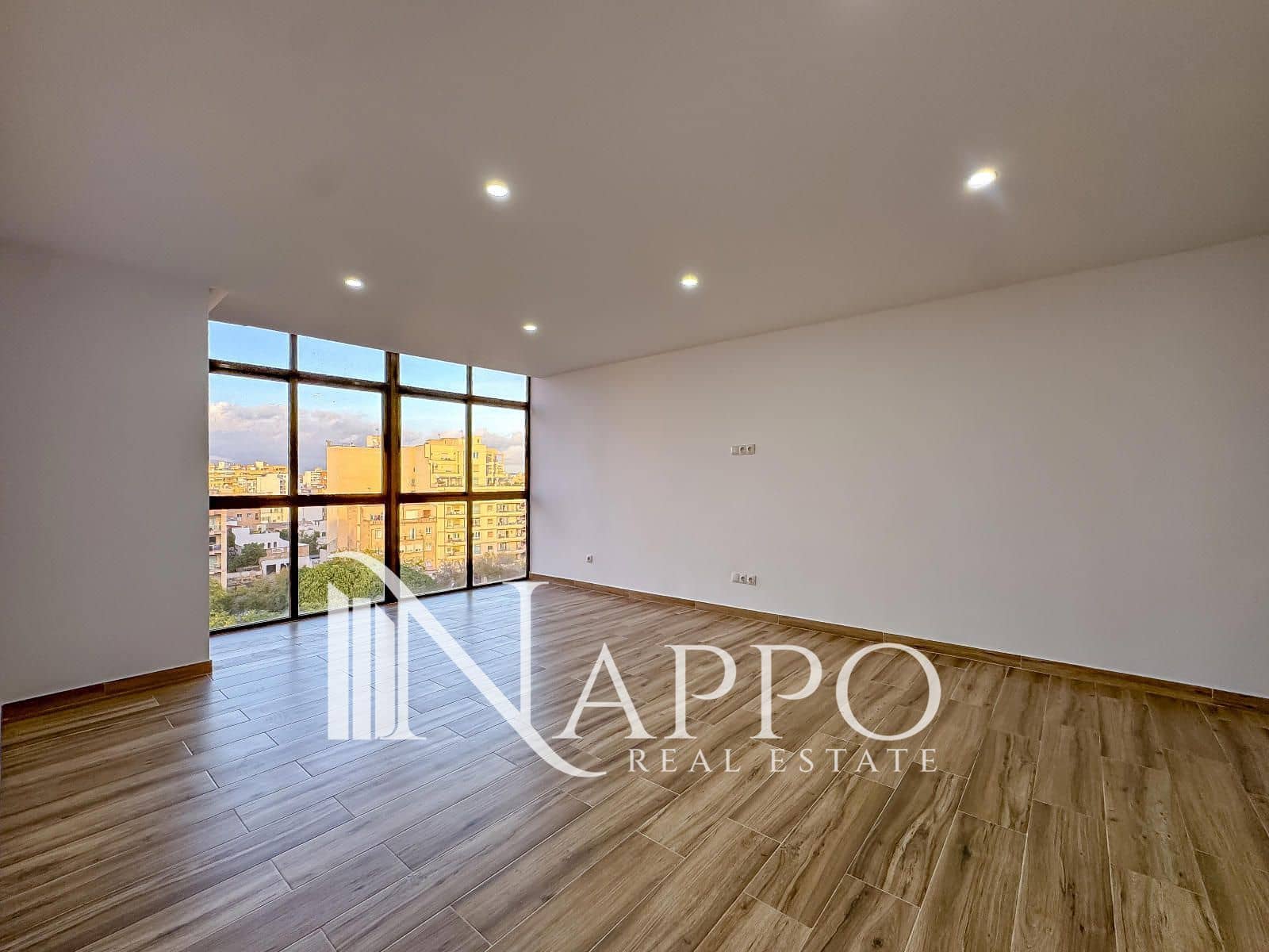 3 bedroom Flat for rent in Palma de Mallorca - € 1,900 (Ref: 9500619)