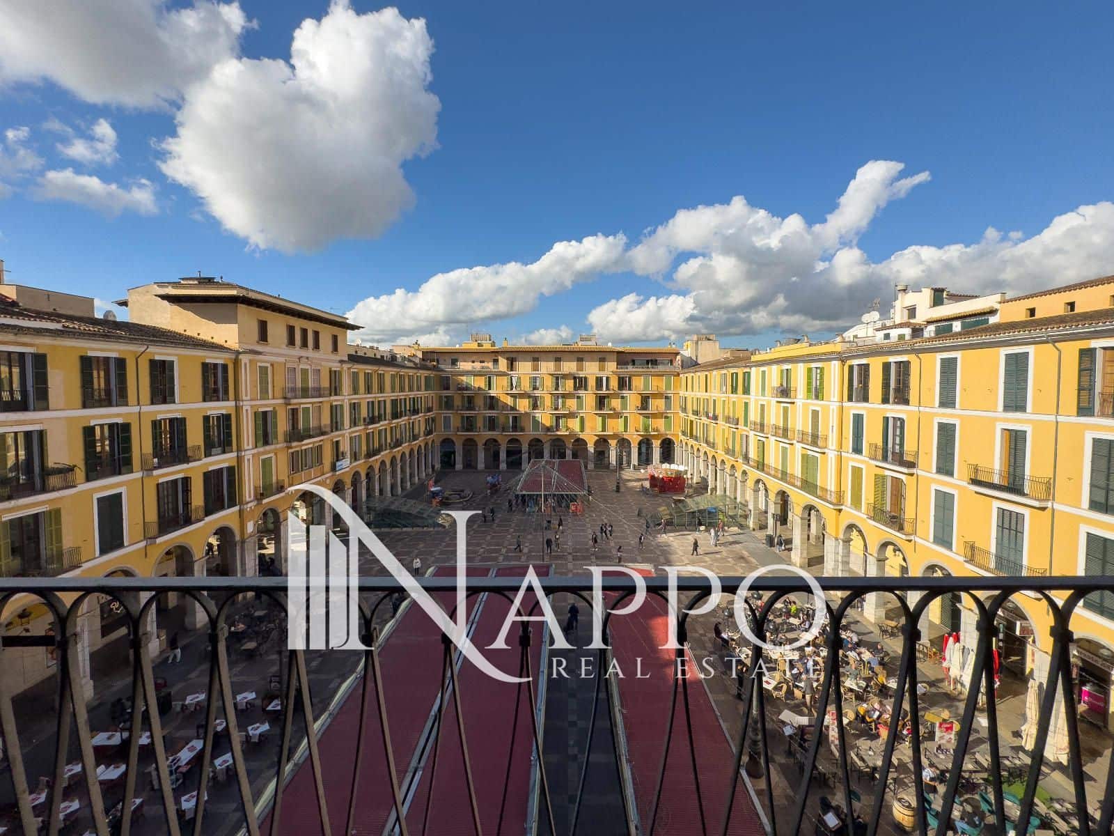 3 bedroom Flat for rent in Palma de Mallorca with garage - € 2,300 (Ref: 9511175)