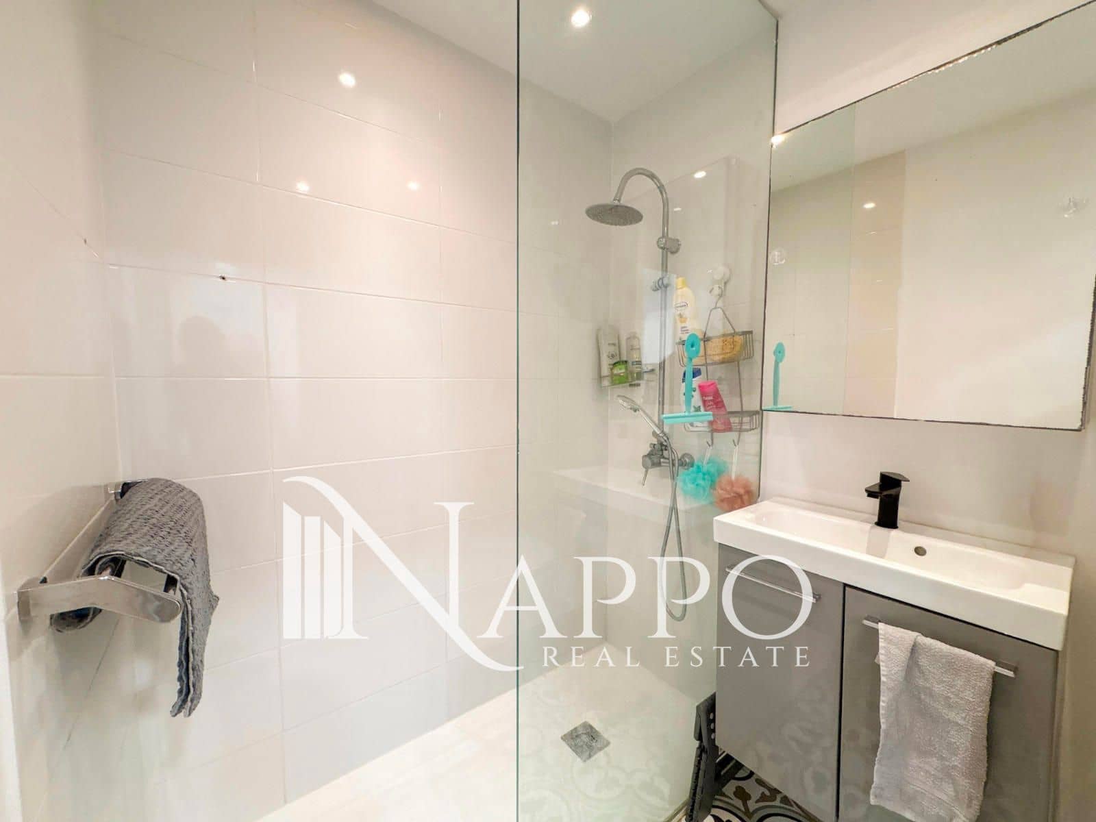 3 sypialnia Mieszkanie do wynajęcia w Genova z garażem - 1 850 € (Ref: 9522865)