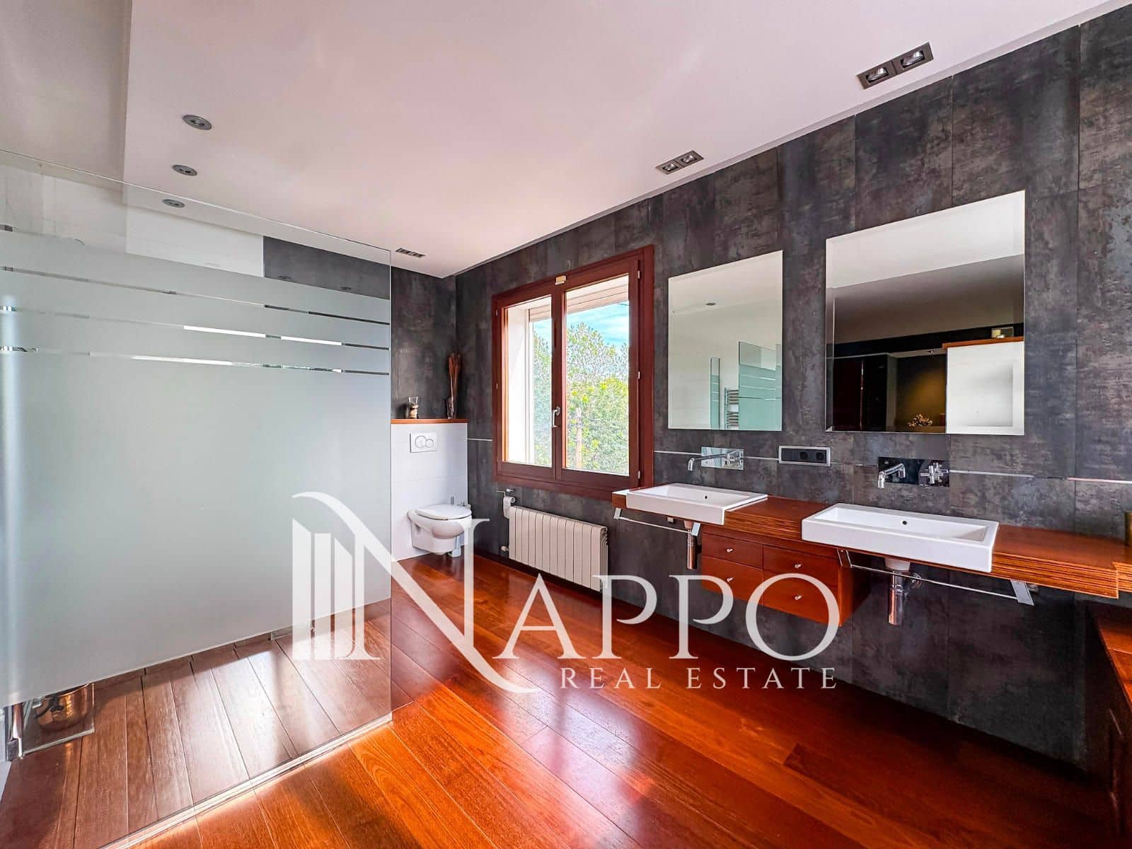 4 makuuhuone Huvila myytävänä paikassa Genova mukana uima-altaan 
autotalli - 2 490 000 € (Ref: 9553031)