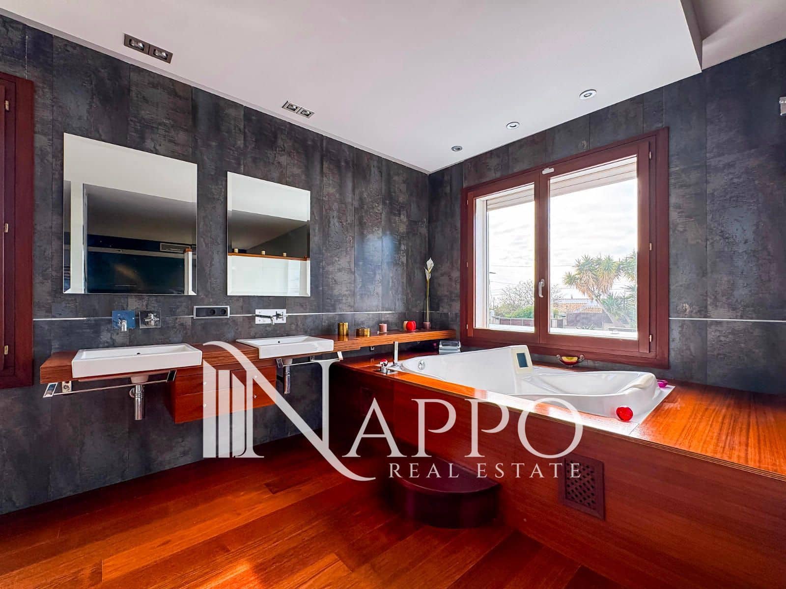 4 makuuhuone Huvila myytävänä paikassa Genova mukana uima-altaan 
autotalli - 2 490 000 € (Ref: 9553031)