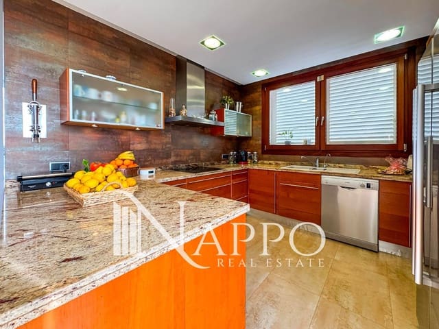 4 makuuhuone Huvila myytävänä paikassa Genova, Palma de Mallorca mukana uima-altaan 
autotalli - 2 490 000 € (Ref: 9553031)