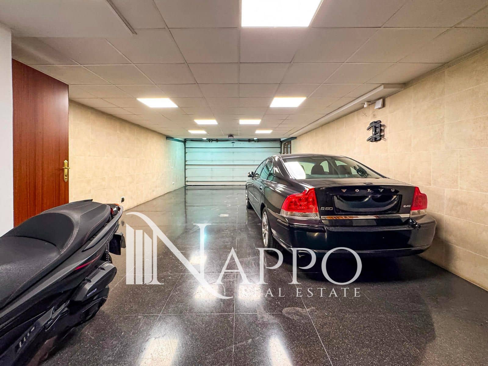 4 makuuhuone Huvila myytävänä paikassa Genova mukana uima-altaan 
autotalli - 2 490 000 € (Ref: 9553031)