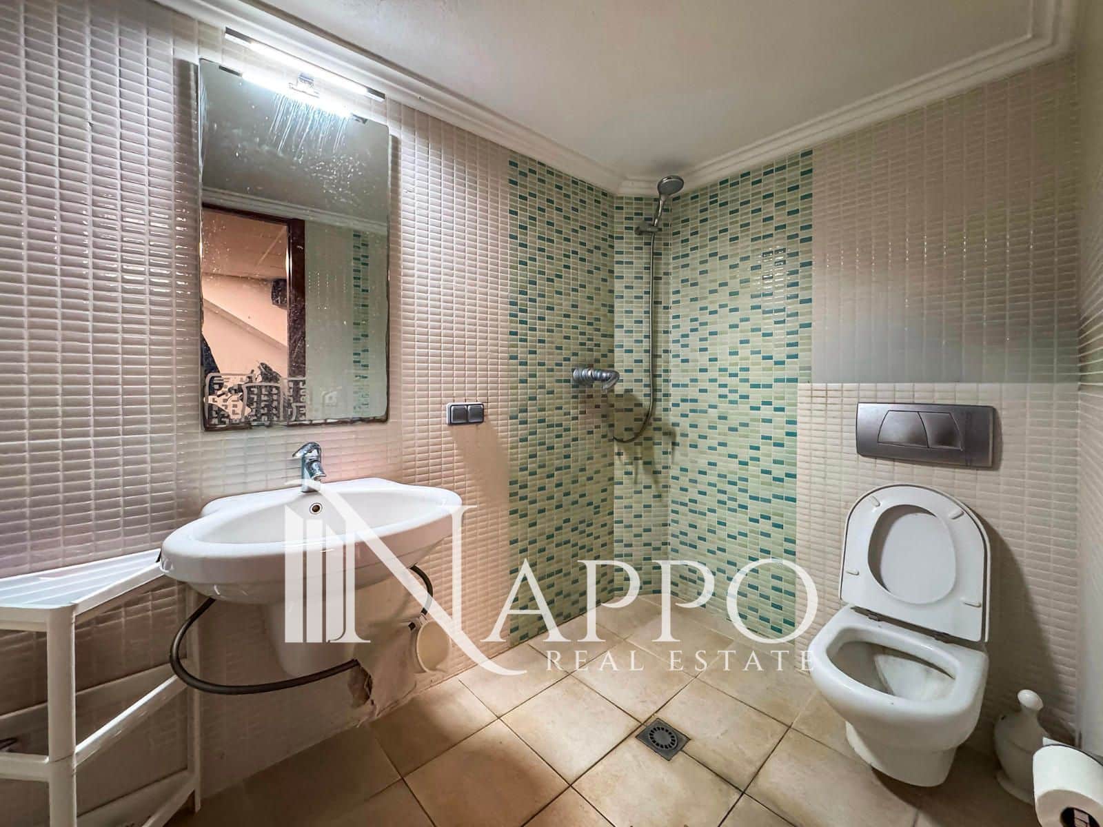 4 makuuhuone Huvila myytävänä paikassa Genova mukana uima-altaan 
autotalli - 2 490 000 € (Ref: 9553031)