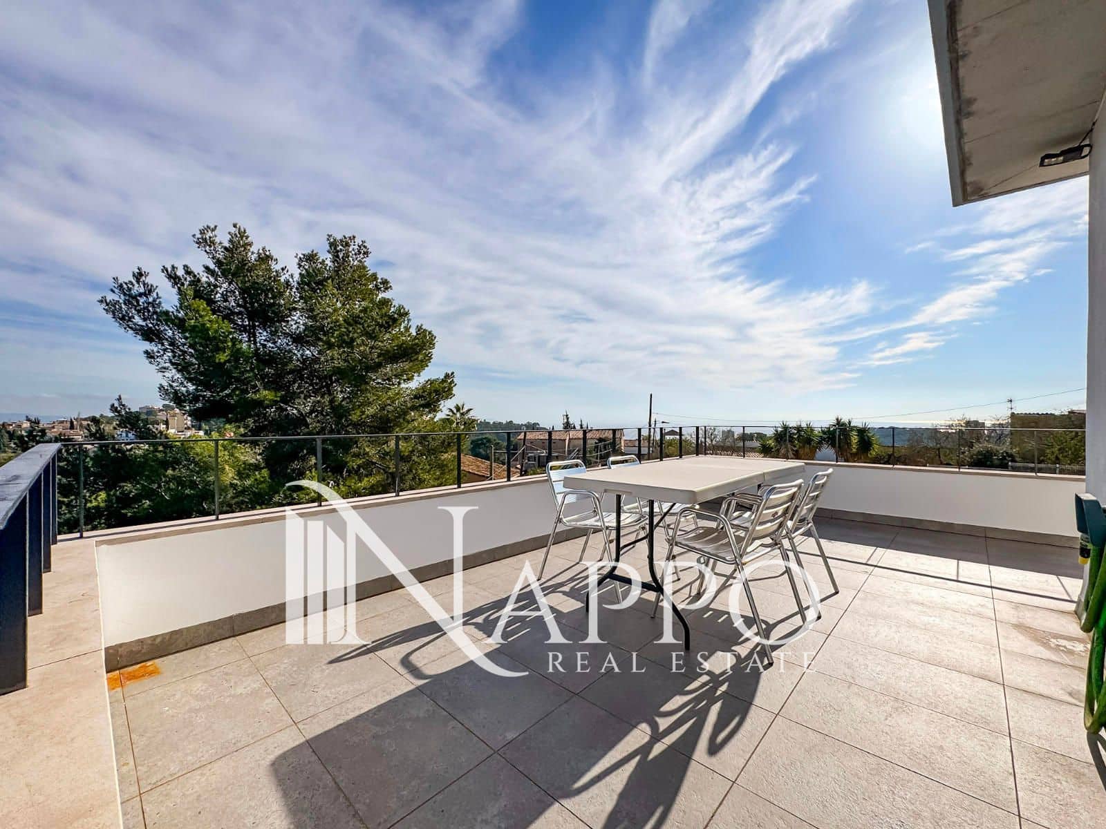 4 makuuhuone Huvila myytävänä paikassa Genova mukana uima-altaan 
autotalli - 2 490 000 € (Ref: 9553031)