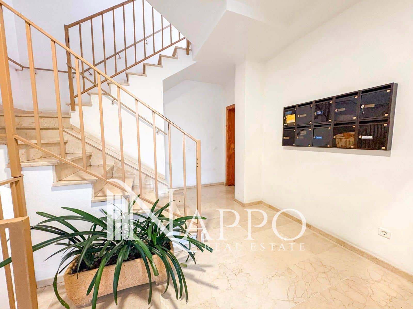 Flat te koop in L'Arenal / S'Arenal met garage - € 400.000 (Ref: 9553032)