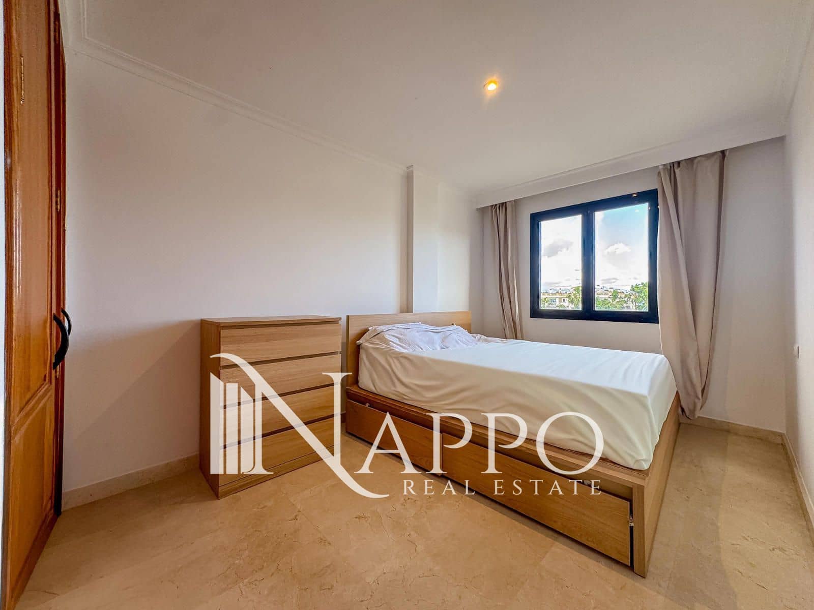 2 soveværelse Penthouse til leje i Coll d'en Rabassa med swimmingpool garage - € 3.500 (Ref: 9570080)