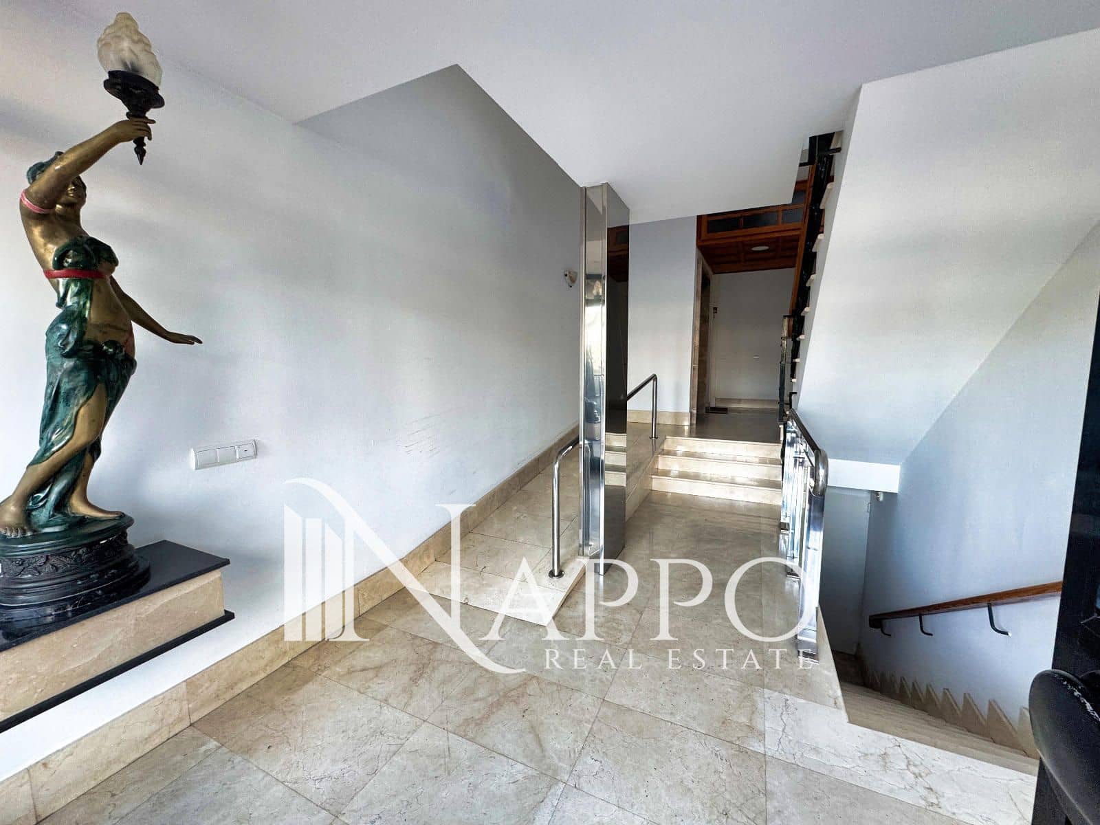 2 soveværelse Penthouse til leje i Coll d'en Rabassa med swimmingpool garage - € 3.500 (Ref: 9570080)