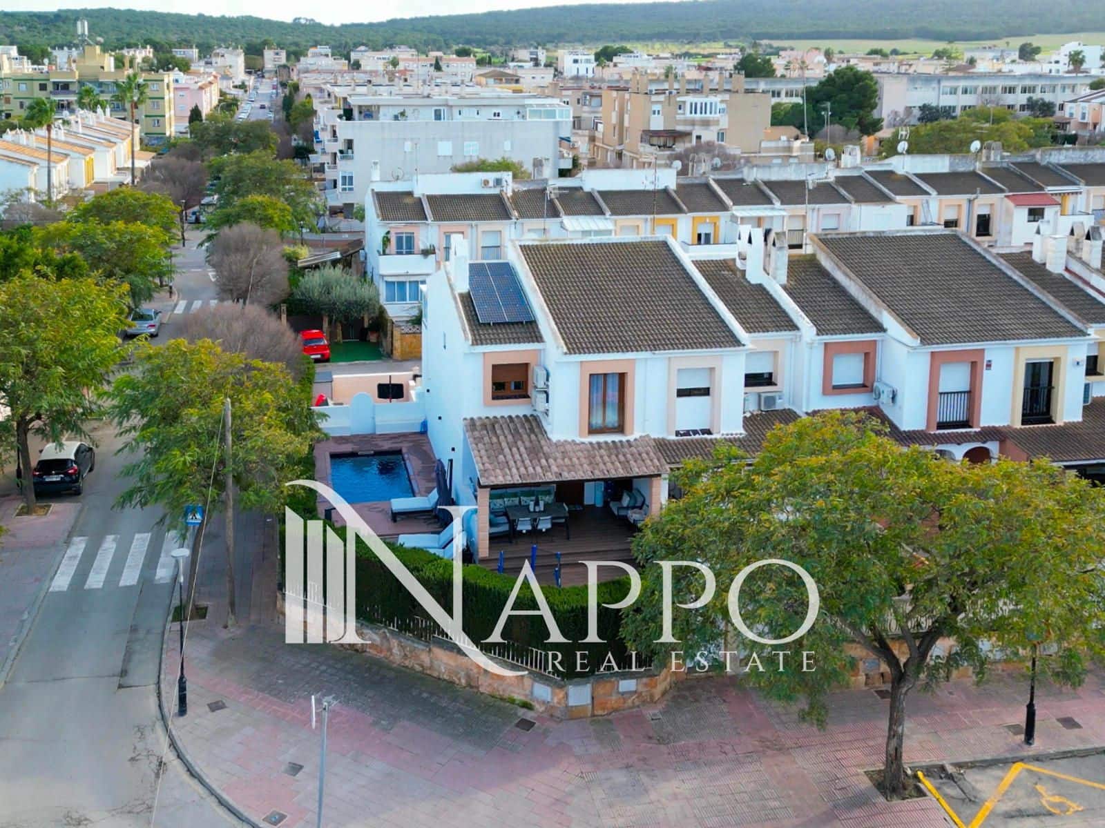 4 bedroom Townhouse for sale in Son Ferrer with pool garage - € 799,000 (Ref: 9576917)