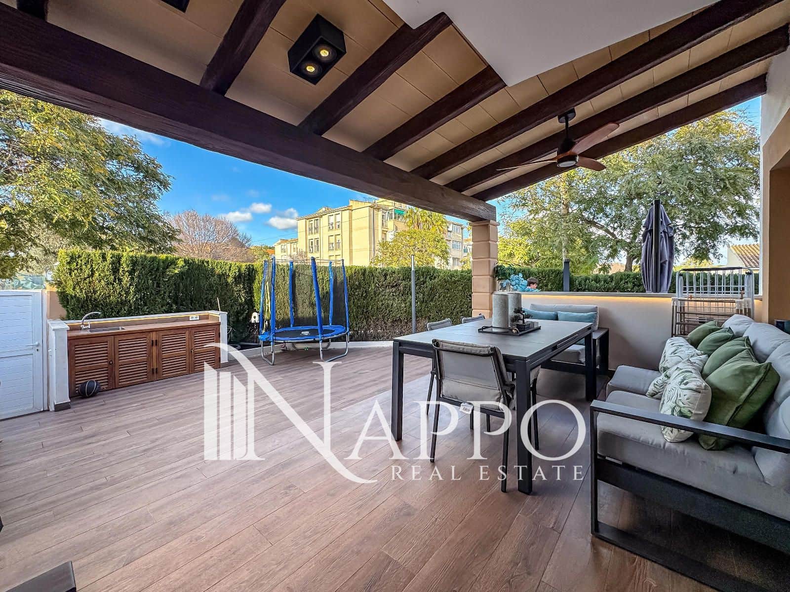 4 bedroom Townhouse for sale in Son Ferrer with pool garage - € 799,000 (Ref: 9576917)