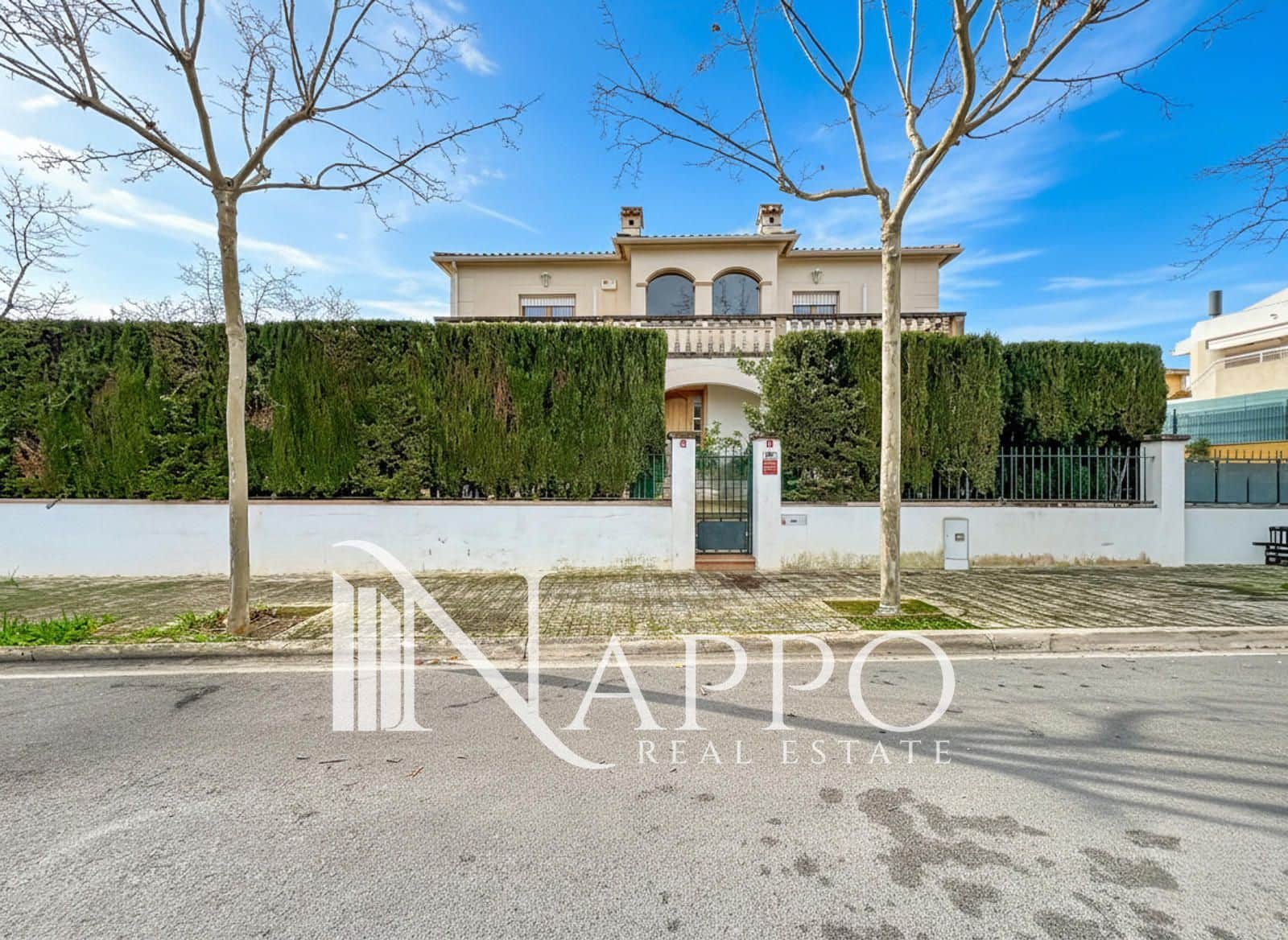 6 bedroom Villa for sale in Palma de Mallorca with garage - € 1,200,000 (Ref: 9602421)