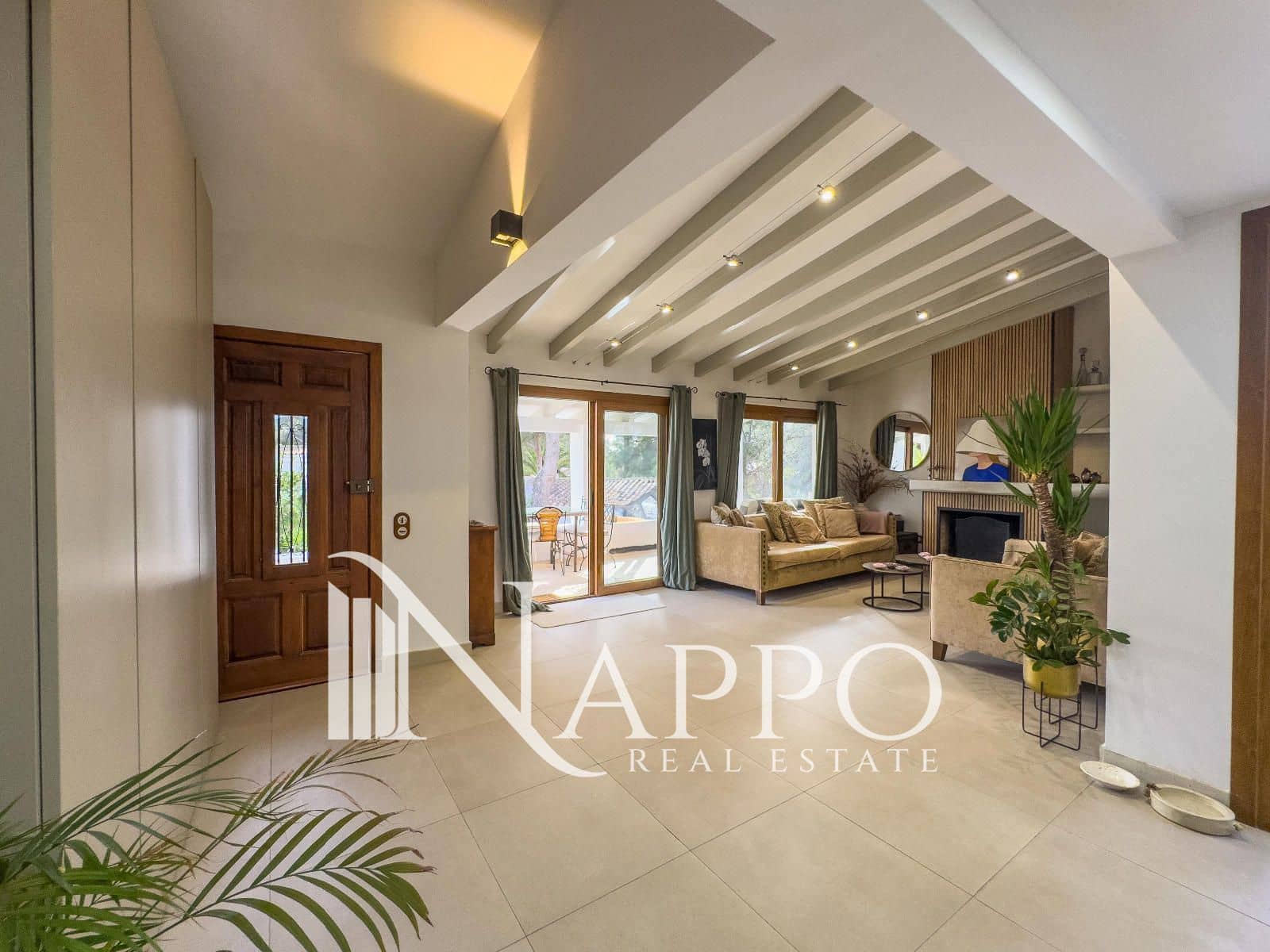 4 quarto Moradia para arrendar em Costa de la Calma - 4 500 € (Ref: 9605413)