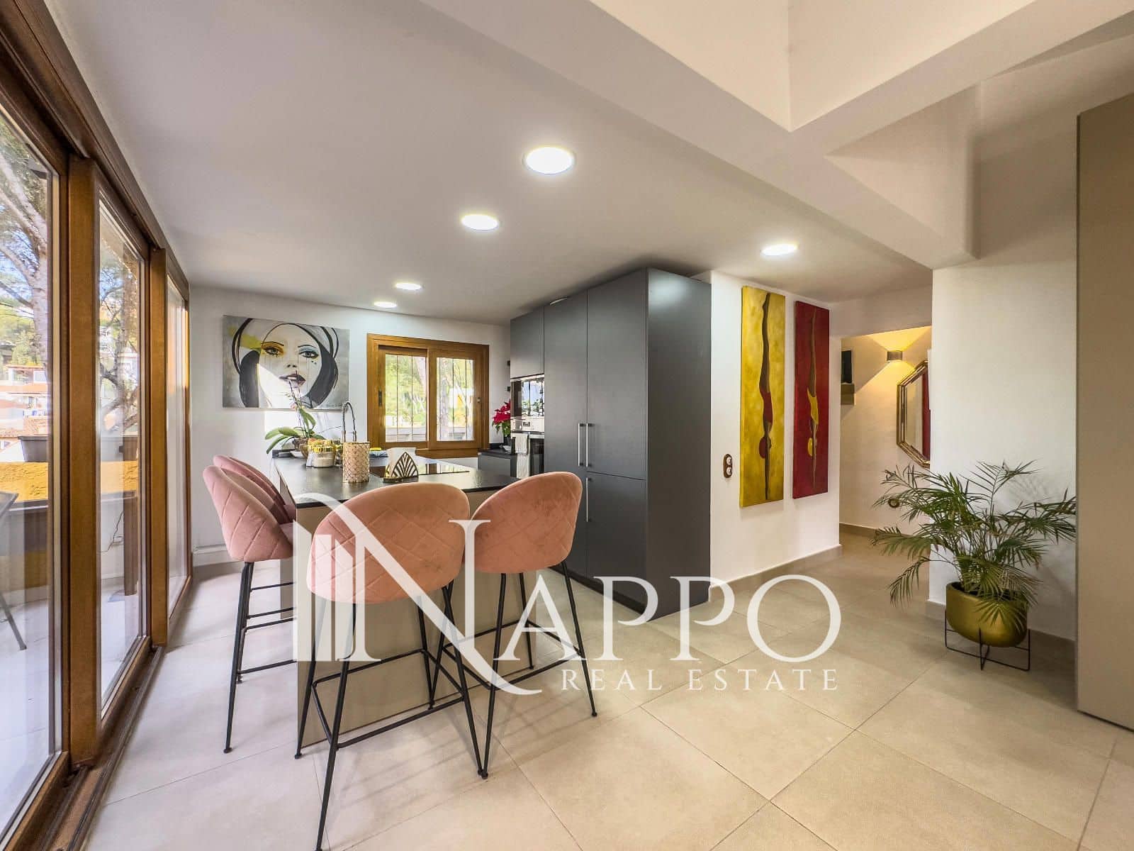 4 quarto Moradia para arrendar em Costa de la Calma - 4 500 € (Ref: 9605413)