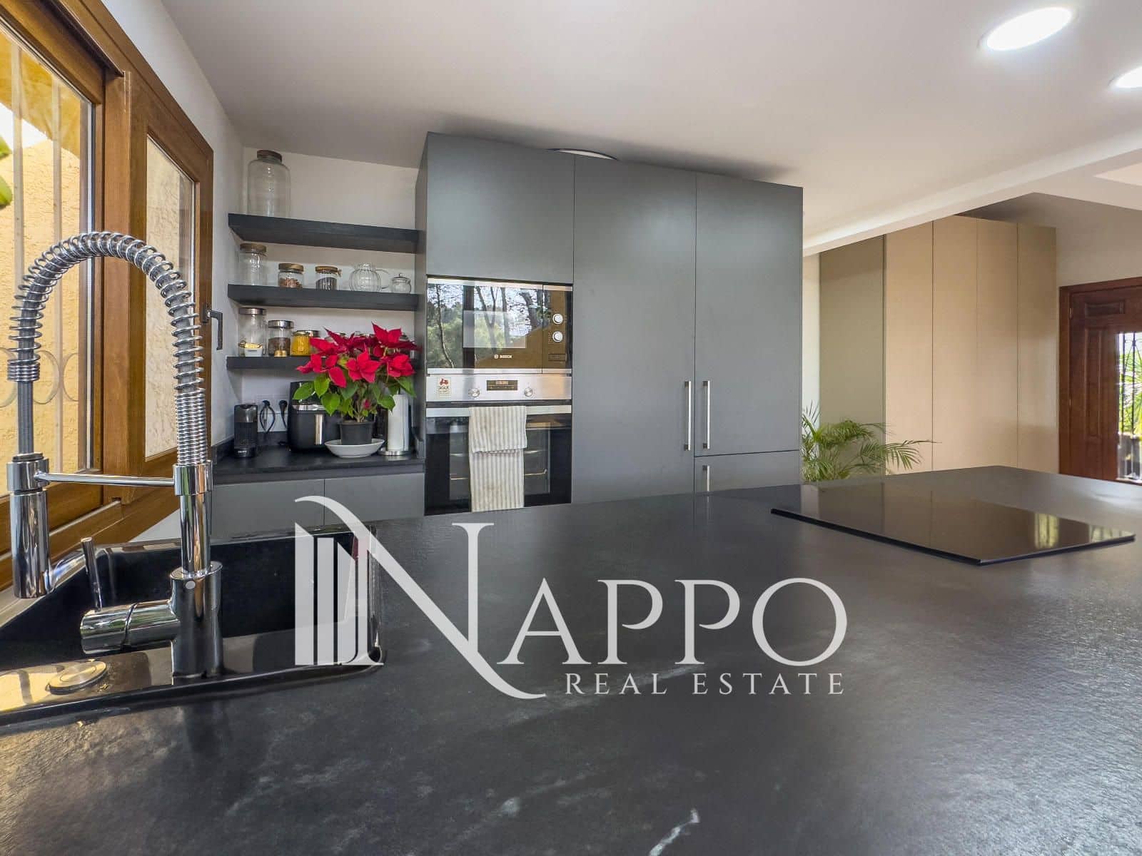 4 quarto Moradia para arrendar em Costa de la Calma - 4 500 € (Ref: 9605413)