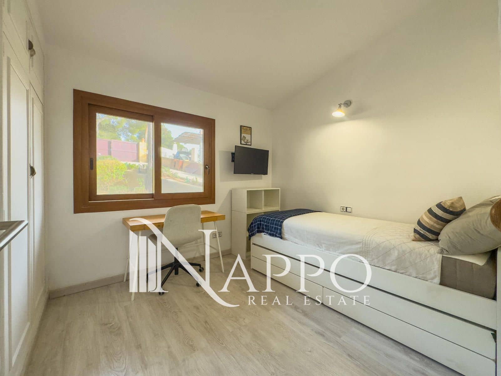 4 quarto Moradia para arrendar em Costa de la Calma - 4 500 € (Ref: 9605413)